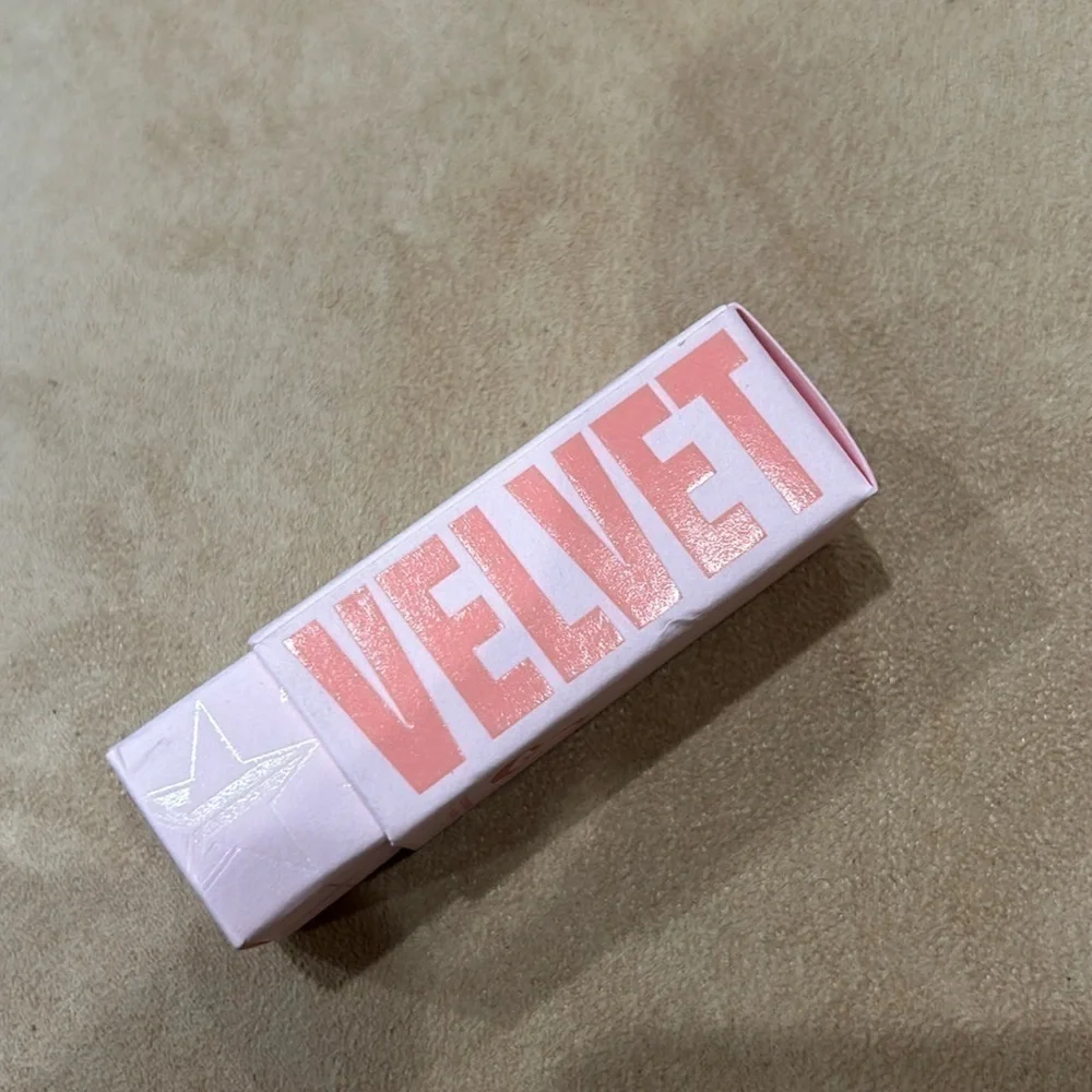 Jeffree Star Cosmetics Velvet Trap Lipstick in major attitude New in box make up